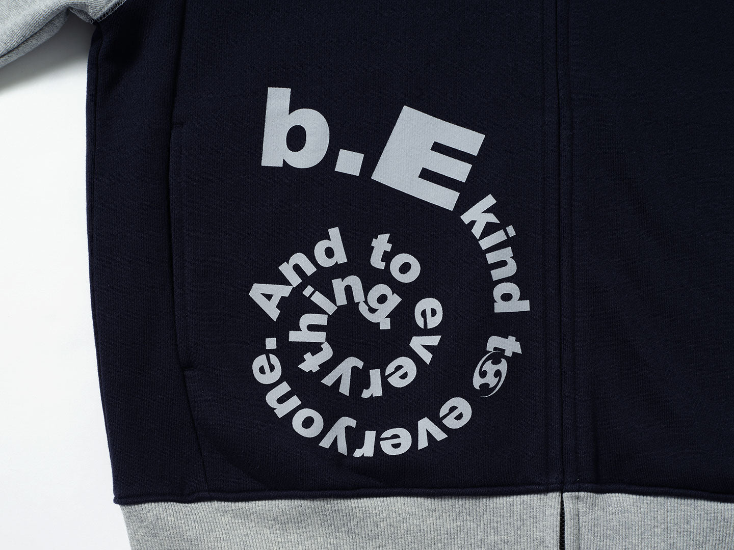 SAN SAN X b.E ZIP-UP HOODIE_25SS