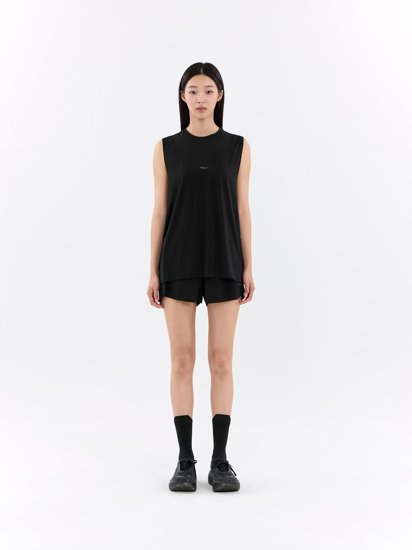 BREEZE SLEEVELESS